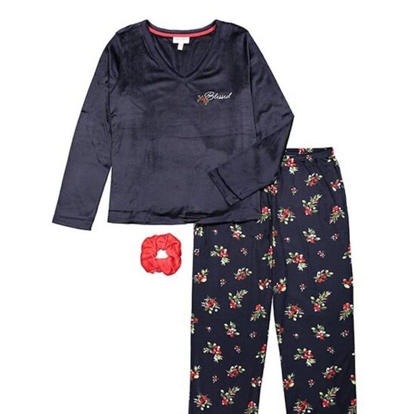 Laura Ashley Other - Laura Ashley 2-Piece Long-Sleeve Winter Pajama Set with Scrunchie